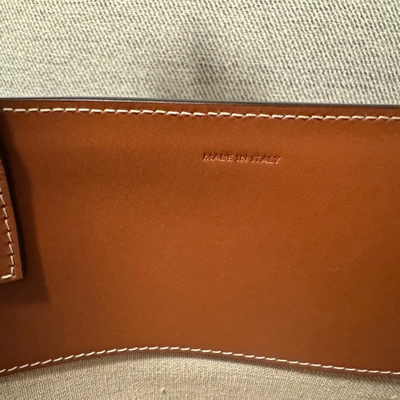 Celine
Vertical Cabas Tote Canvas with Leather - Picture 6 of 11